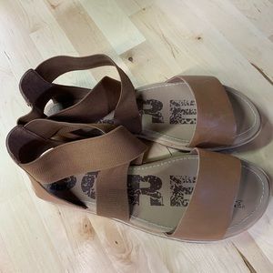 Sorel Sandals Size 9.5